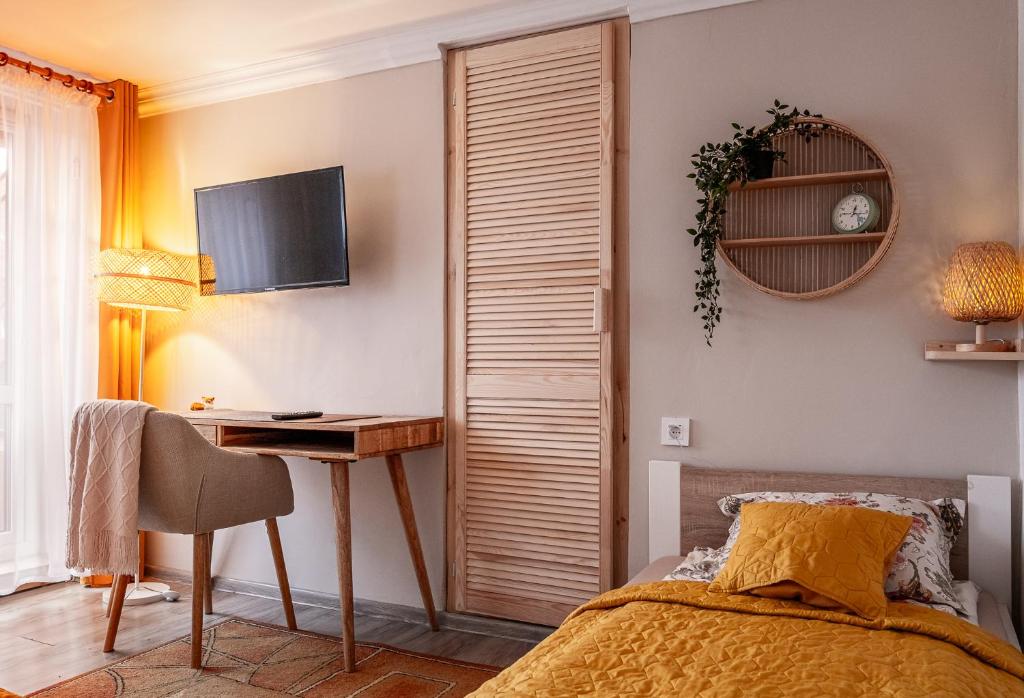 Postel nebo postele na pokoji v ubytování Agroturystyka oTuLisko - Piękny Ogród, Basen, Cisza, Zwiedzanie Atrakcji, Blisko Bałtów