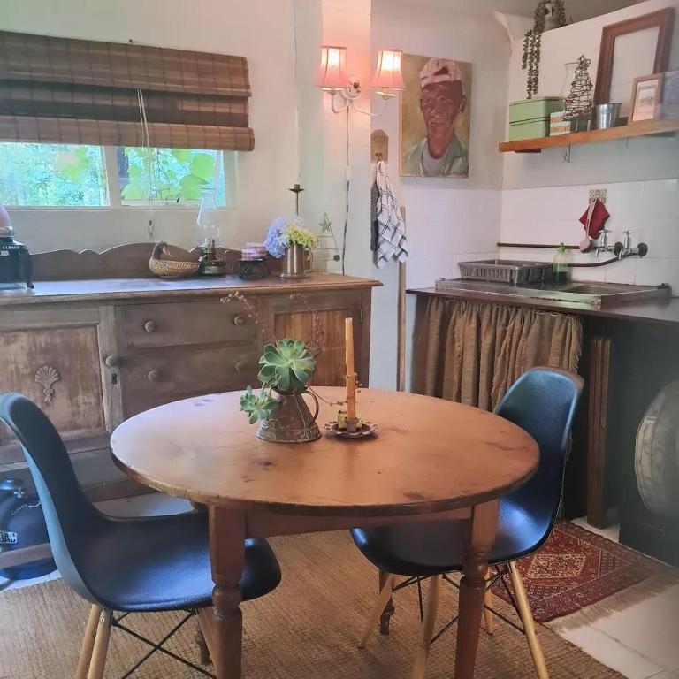 Køkken eller tekøkken på The Snuggery Cottage - your snug Howick stay