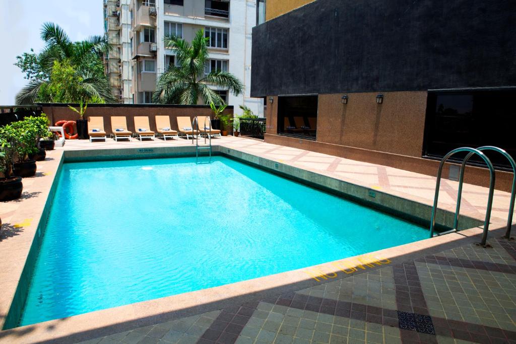 Bazén v ubytování Fariyas Hotel Mumbai , Colaba nebo v jeho okolí