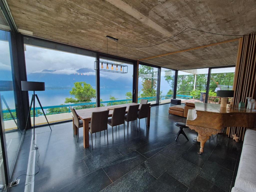 Architect house with gorgeous view lake & Wildlife