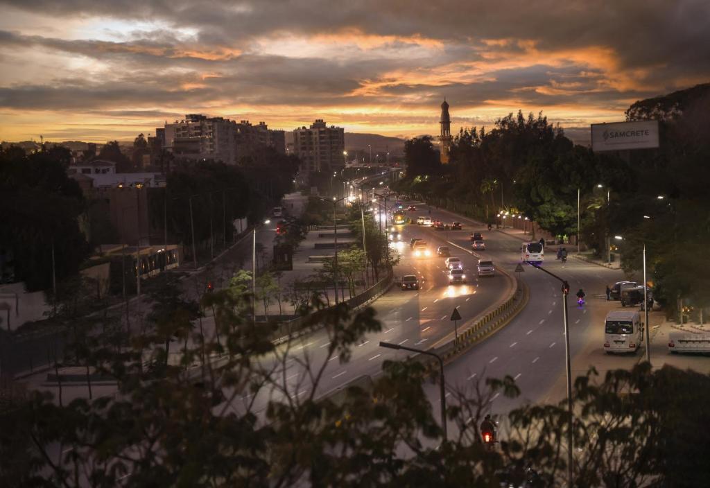 Solopgangen eller solnedgangen set fra lejligheden