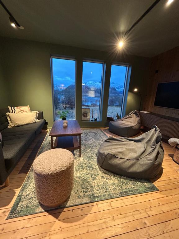 Et opholdsområde på Oceanfront Cabin