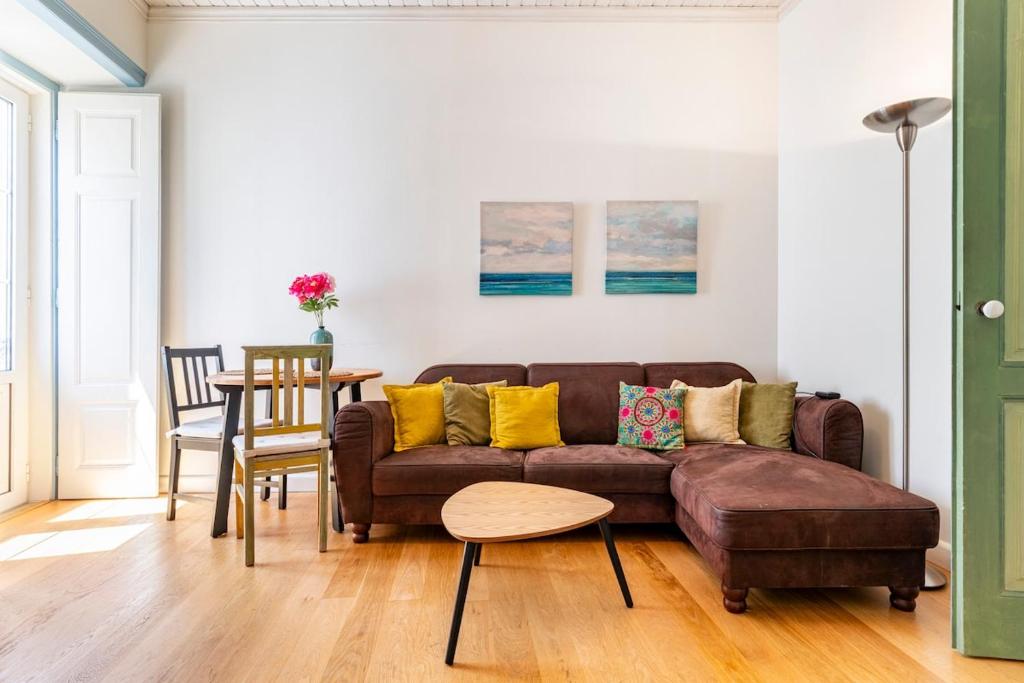 a living room with a brown couch and a table at Casa Oliveira in Lagos