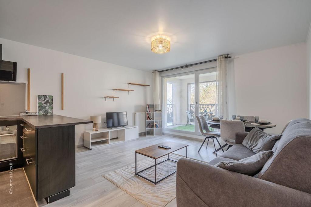 Køkken eller tekøkken på Central and peaceful apartment 10 min Disney - 4P