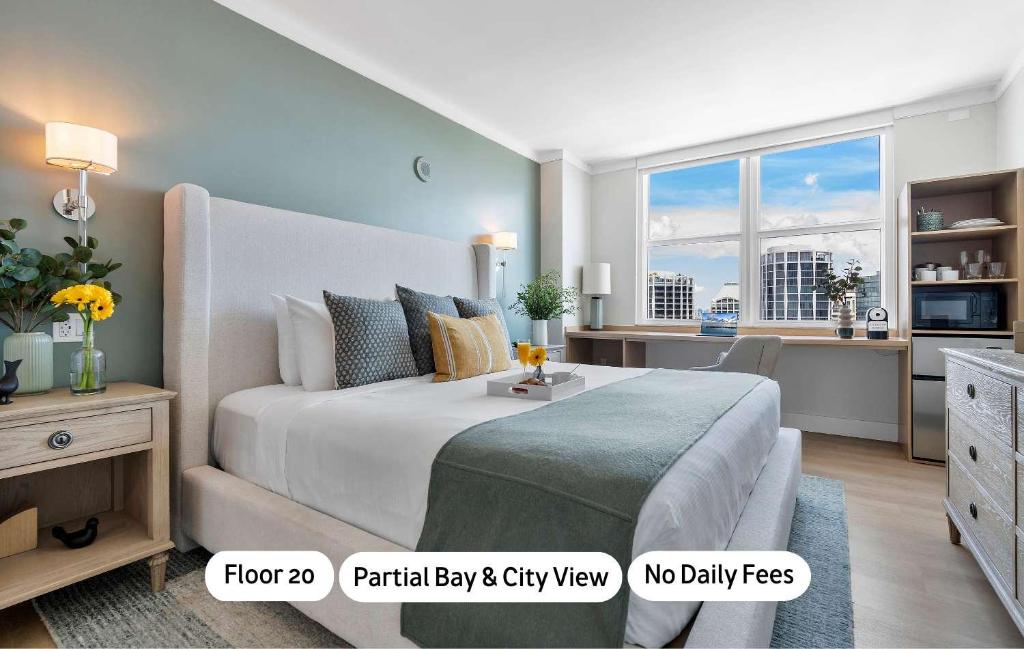 En eller flere senge i et værelse på MVR - A Suite That-s Actually as Good as It Looks