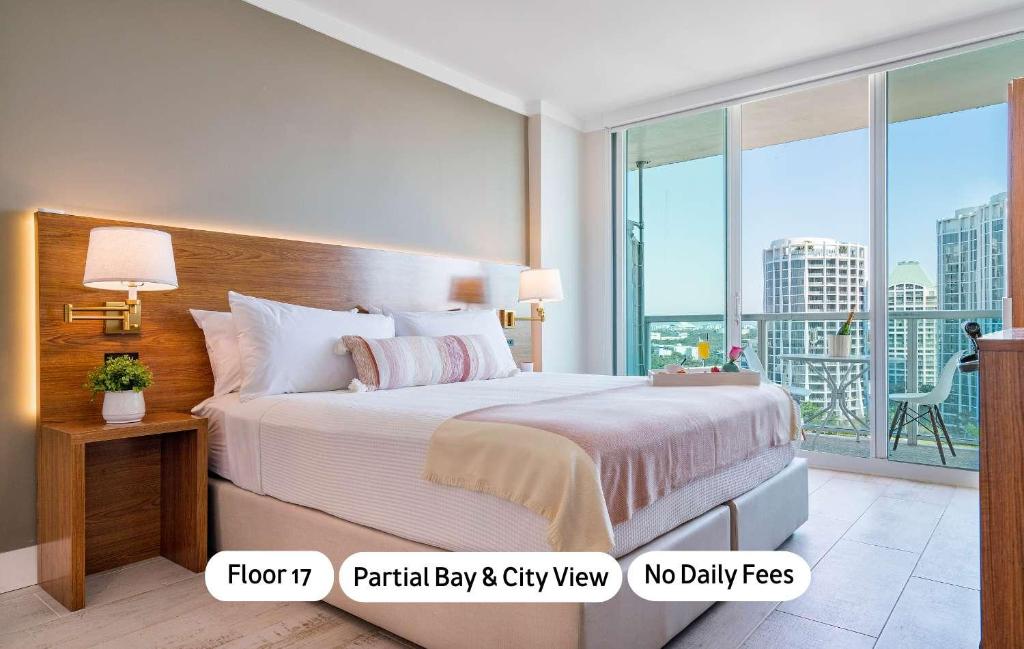 En eller flere senge i et værelse på MVR Suite Long Stays Made Easy with Style