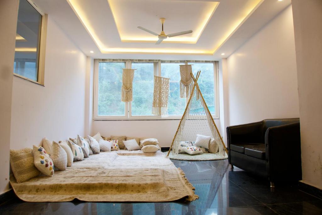 a living room with a couch and a ceiling at Sufi stay in Rishīkesh