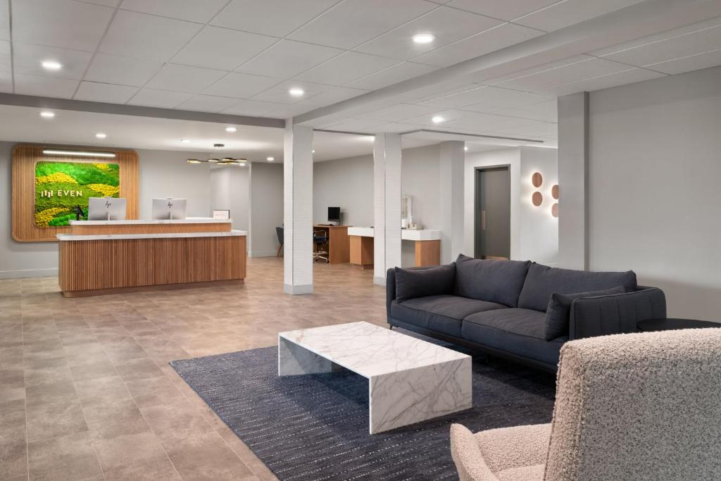 Et opholdsområde på EVEN Hotel Portland - Beaverton by IHG
