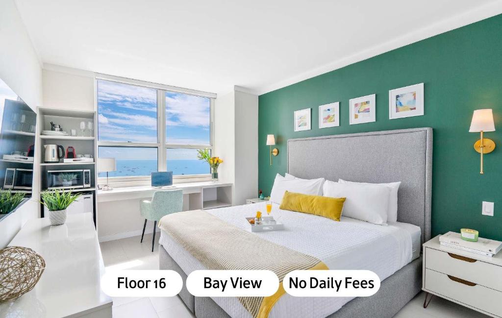 En eller flere senge i et værelse på MVR Suite Where Your Miami Memories Begin