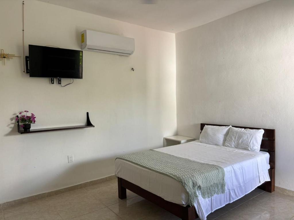 En eller flere senge i et værelse på Casa Jatsutsil Bacalar