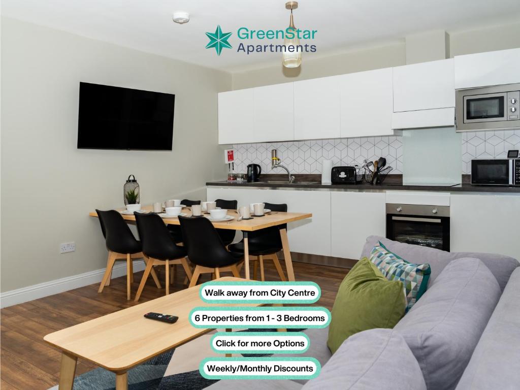 een woonkamer met een bank en een tafel bij GreenStar Apartments - Short Walk Away Into Dundee City Centre - Next To Abertay University - Perfect For Your Short or Long Stays - Weekly & Monthly Offers For Your Longer Stays - CLICK FOR OPTIONS - 6 PROPERTIES AVAILABLE FROM 1 TO 3 BEDROOMS in Dundee