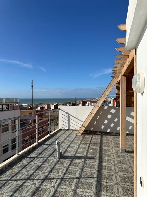 een uitzicht vanaf het dak van een gebouw bij Maroc Stay in Imsouane