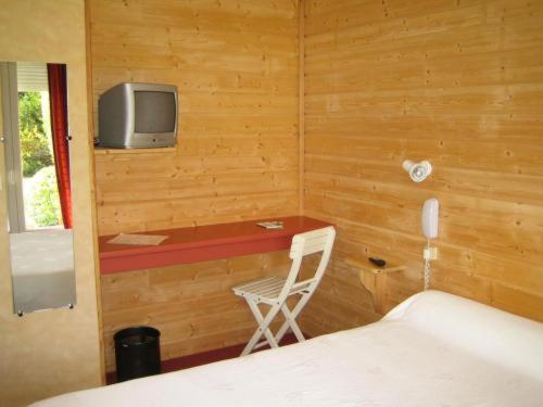 Logis - Hôtel & restaurant Les Trois Fontaines - Habitación Doble Estándar
