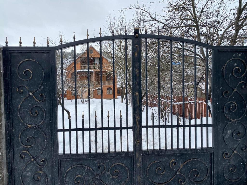 Surami Guesthouse v zimě