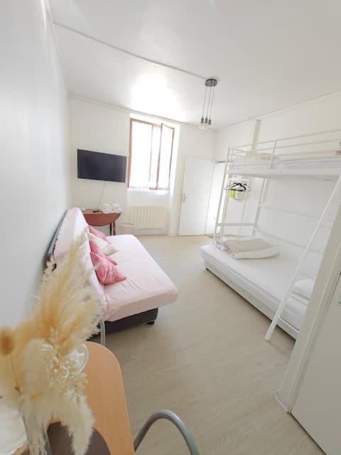 a room with two bunk beds and a chair at Le studio Mauperthuis in Forges