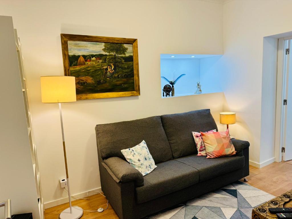 Et opholdsområde på Charming 4-bedroom House with terrace