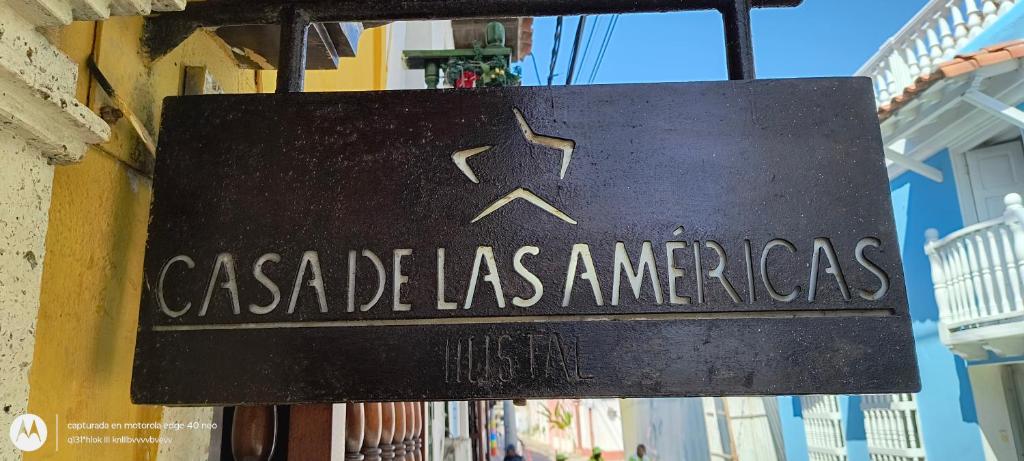 Et logo, certifikat, skilt eller en pris der bliver vist frem på Hostal Casa de las Americas