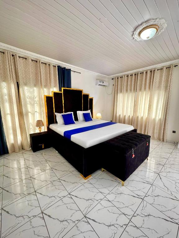 Royal Duplex Guest House