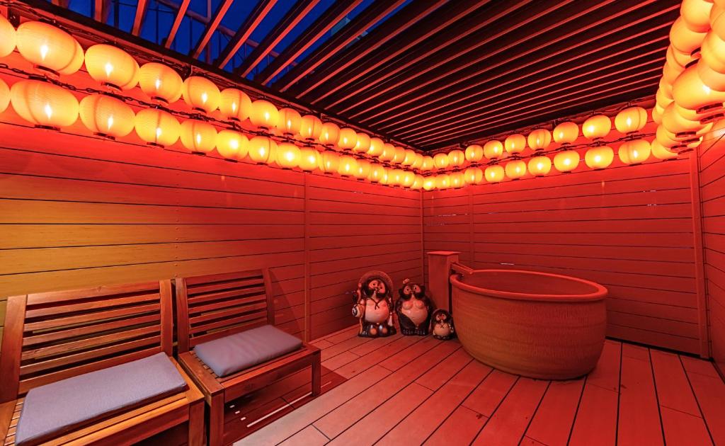 VILLA DOTONBORI Shinsaibashi Osaka, Private Villa with Rooftop Open-Air Bath, Sleeps 13