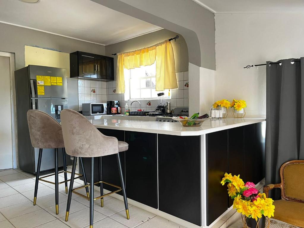 Kuchyň nebo kuchyňský kout v ubytování The Breeze Villa