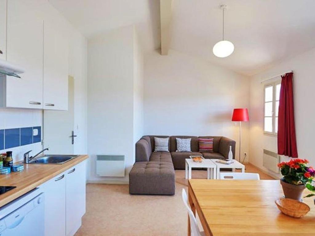 Kuchyň nebo kuchyňský kout v ubytování Maison spacieuse avec terrasse pour 8 personnes - API-1-52-1371