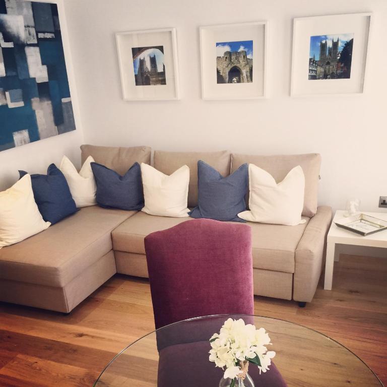 a living room with a couch and a table at Lincoln Retreat in Lincoln