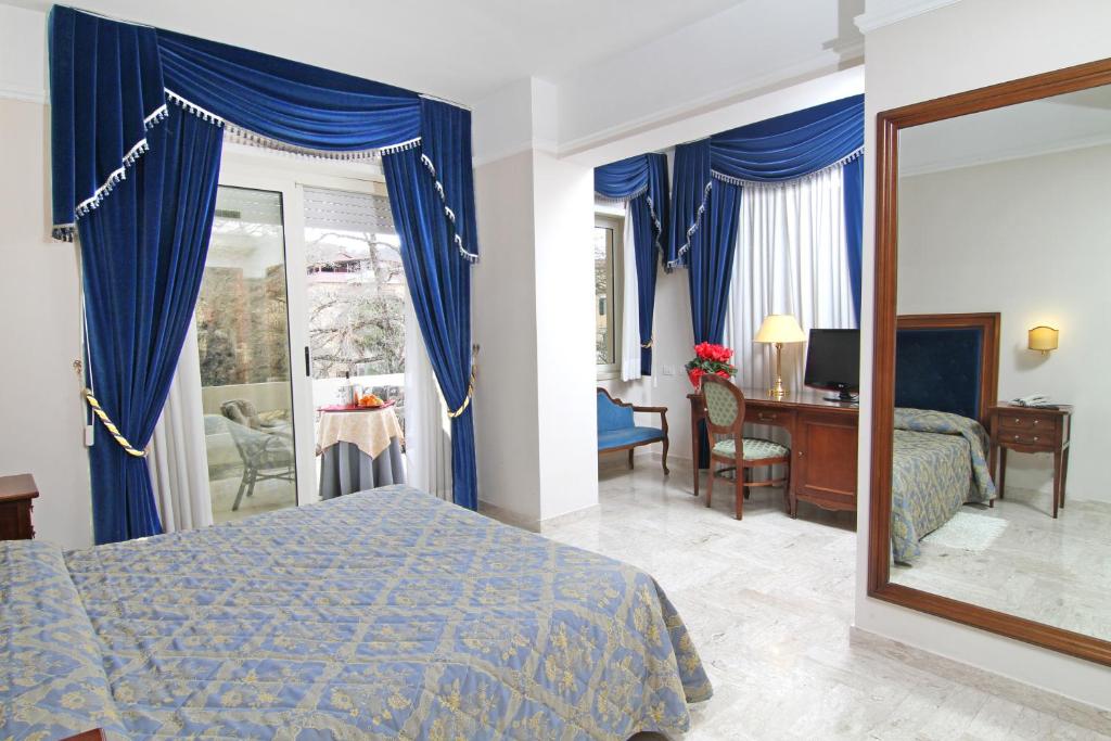 Postel nebo postele na pokoji v ubytování Mondial Park Hotel