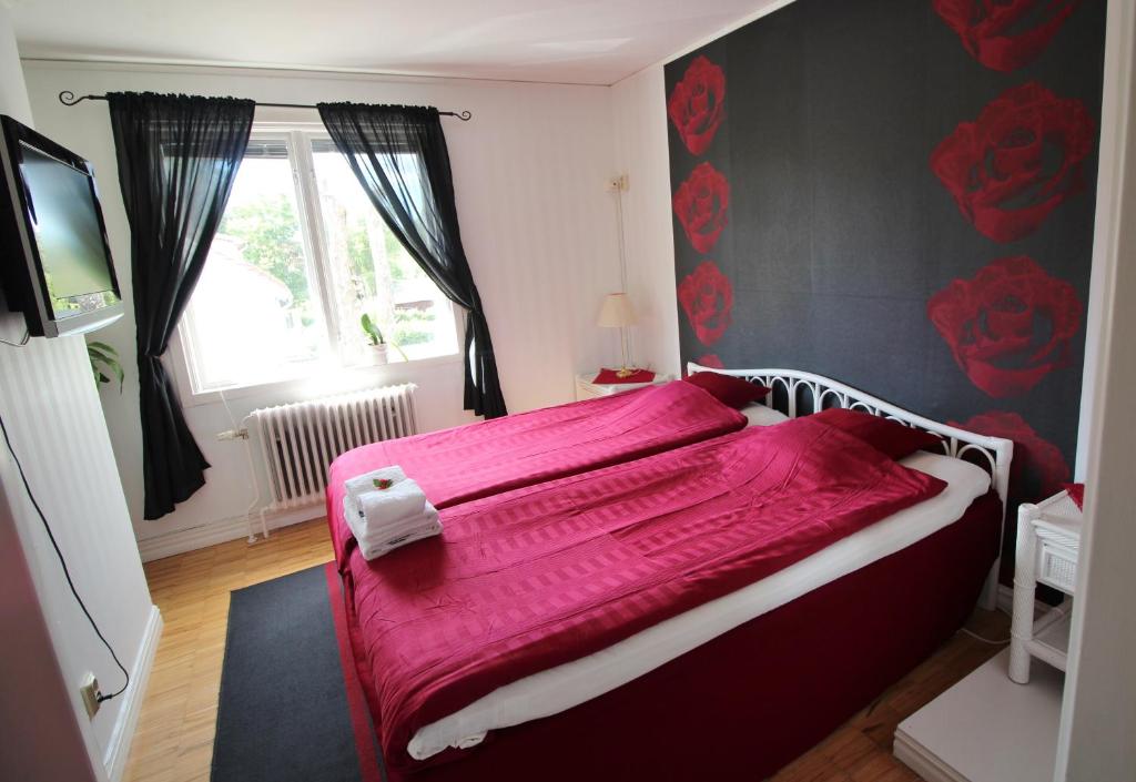 Postel nebo postele na pokoji v ubytování Orrefors hotell & restaurang