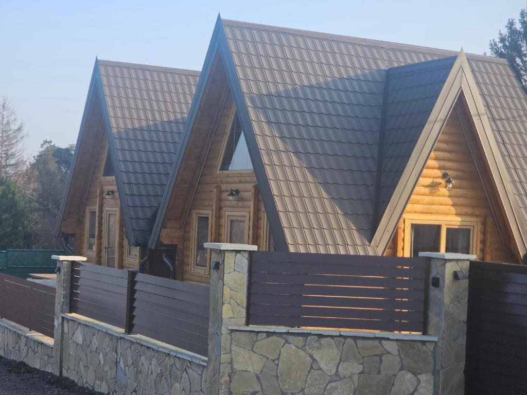 Budova, kde se chata nachází