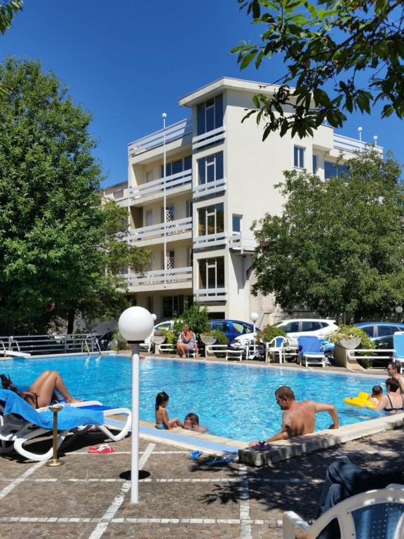 Bazén v ubytování Mondial Park Hotel nebo v jeho okolí