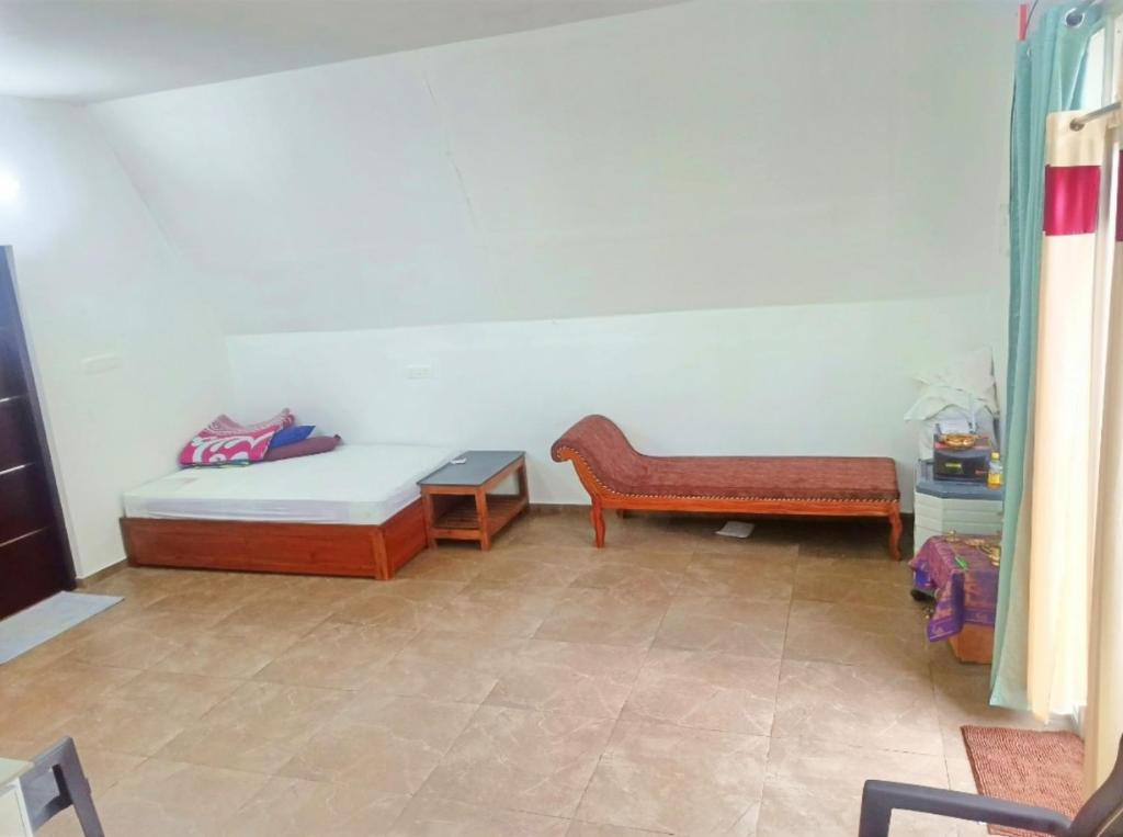 En eller flere senge i et værelse på Mullassery H Stay