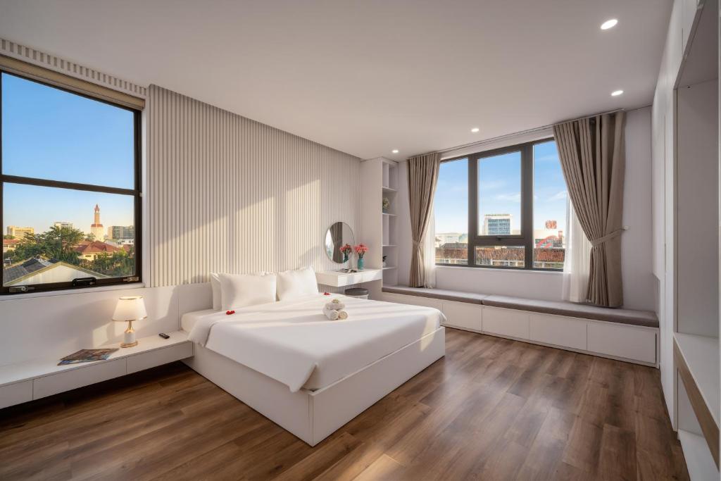 Postel nebo postele na pokoji v ubytování KLY Hotel