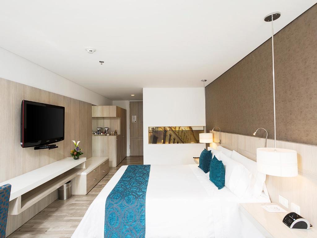 TV a/nebo společenská místnost v ubytování Hotel bh Bicentenario
