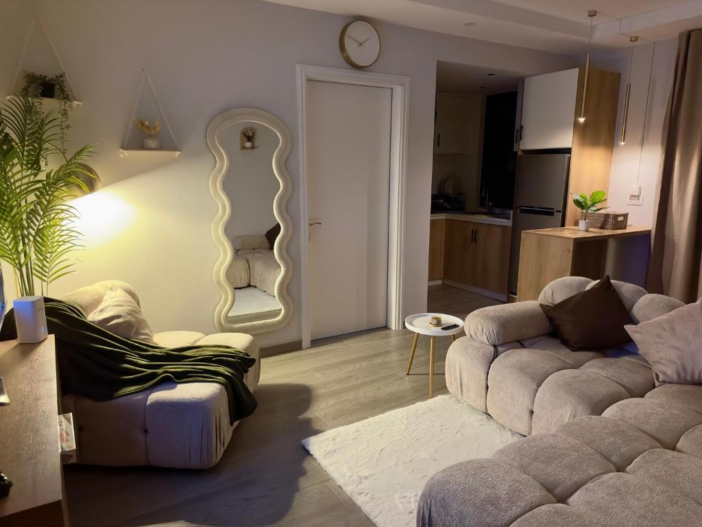 Posezení v ubytování Sunkissed Haven - Coastal Escape