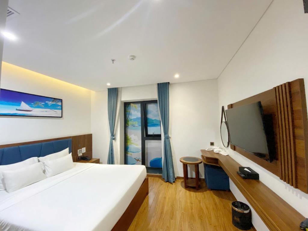 Deluxe Double Room with No View