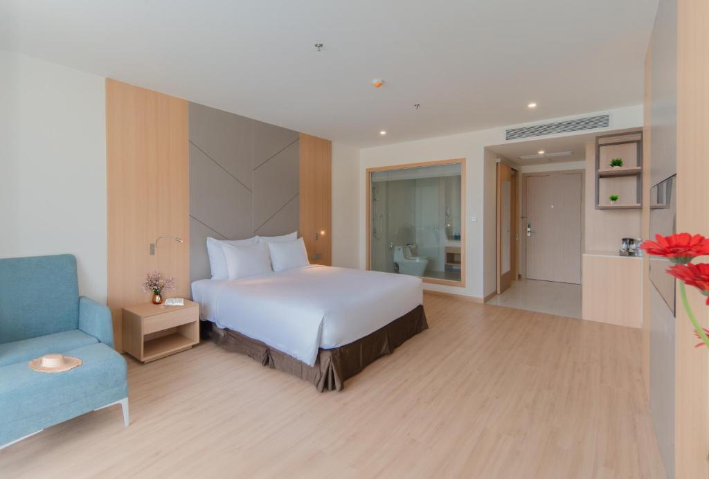 Deluxe Double Balcony with Ocean View