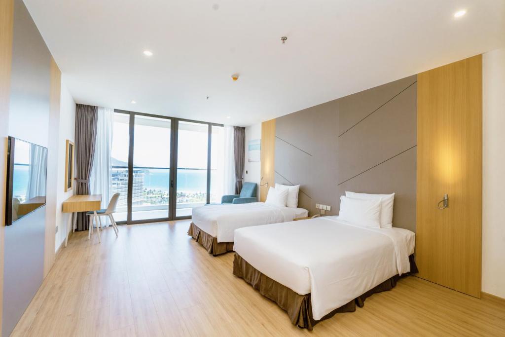 Deluxe Twin Balcony with Ocean view