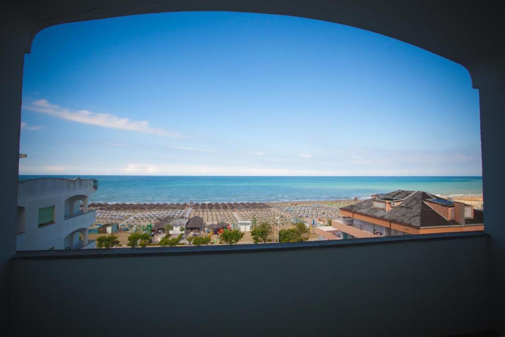 Nespecifikovaný výhled na moře nebo výhled na moře při pohledu z hotelu