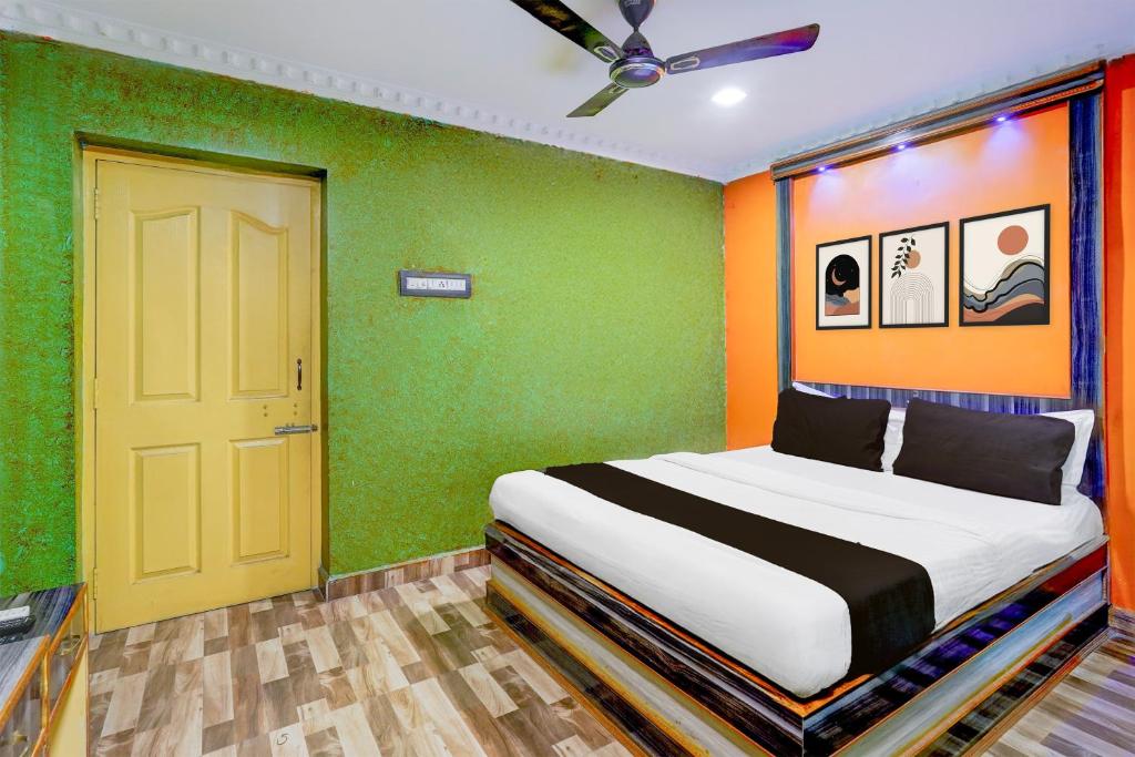 Galeriebild der Unterkunft Super Collection O Karnampet Gate Formerly KVS Residency in Jāmb