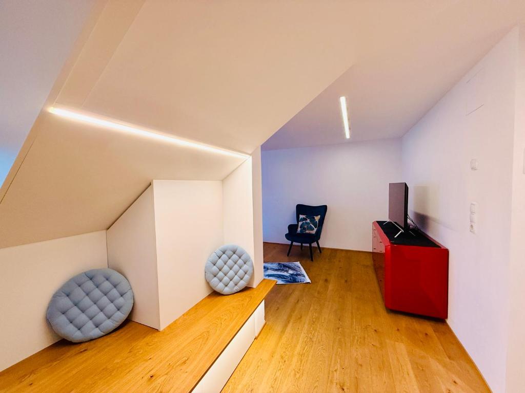 Et opholdsområde på Moderne Ferienwohnung im Herzen von Wolfurt