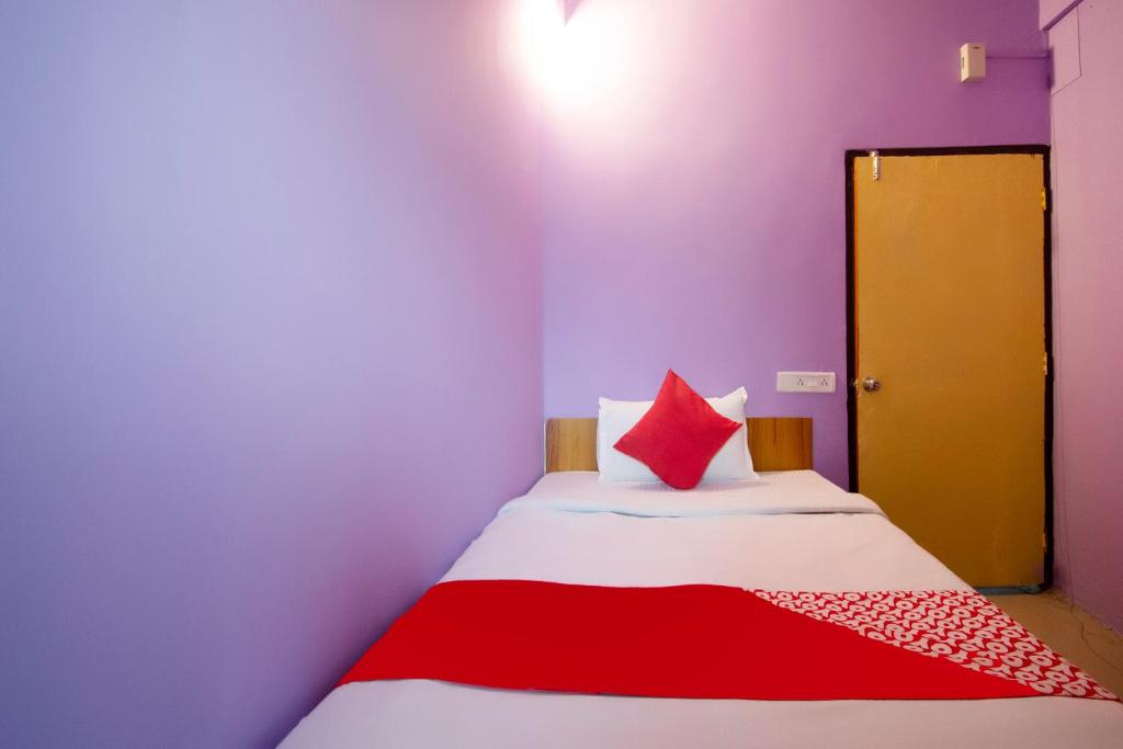 Postel nebo postele na pokoji v ubytování Hotel O Binayak Inn