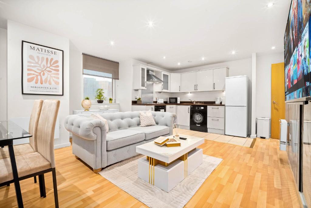 Køkken eller tekøkken på Stylish Two Bed Apartment - City Centre - Smart Tv - Parking 201MH