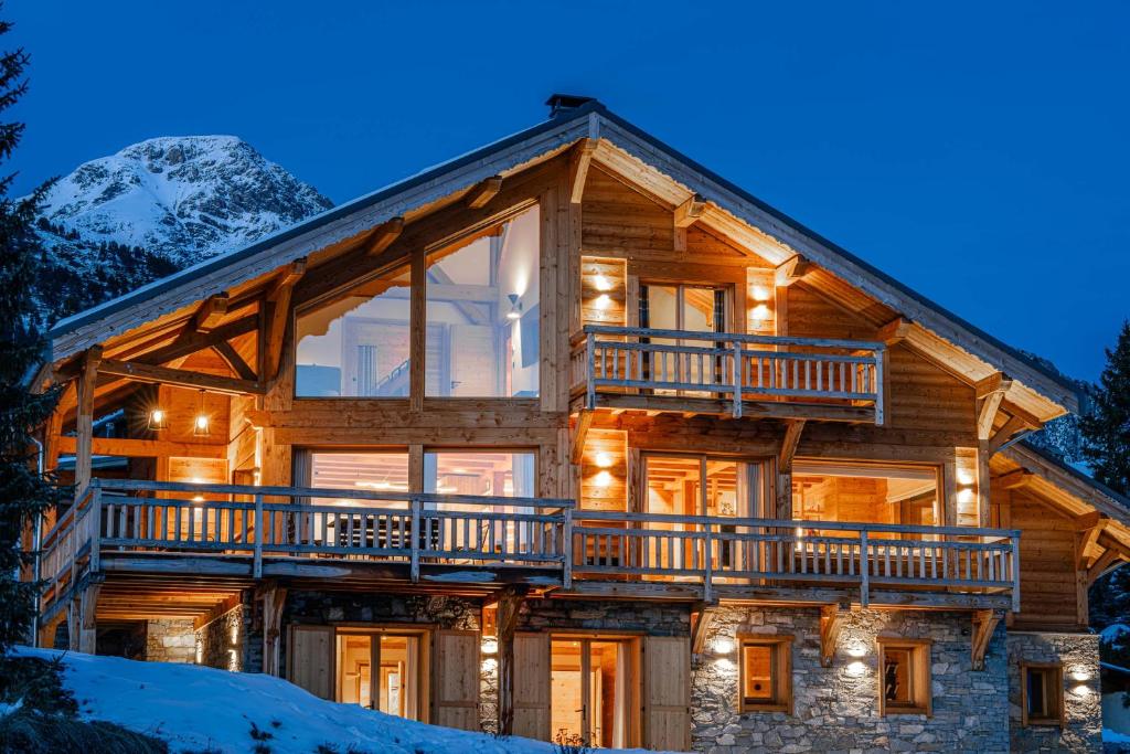 En generel udsigt til bjerge eller udsigt til bjerge taget fra chaletet