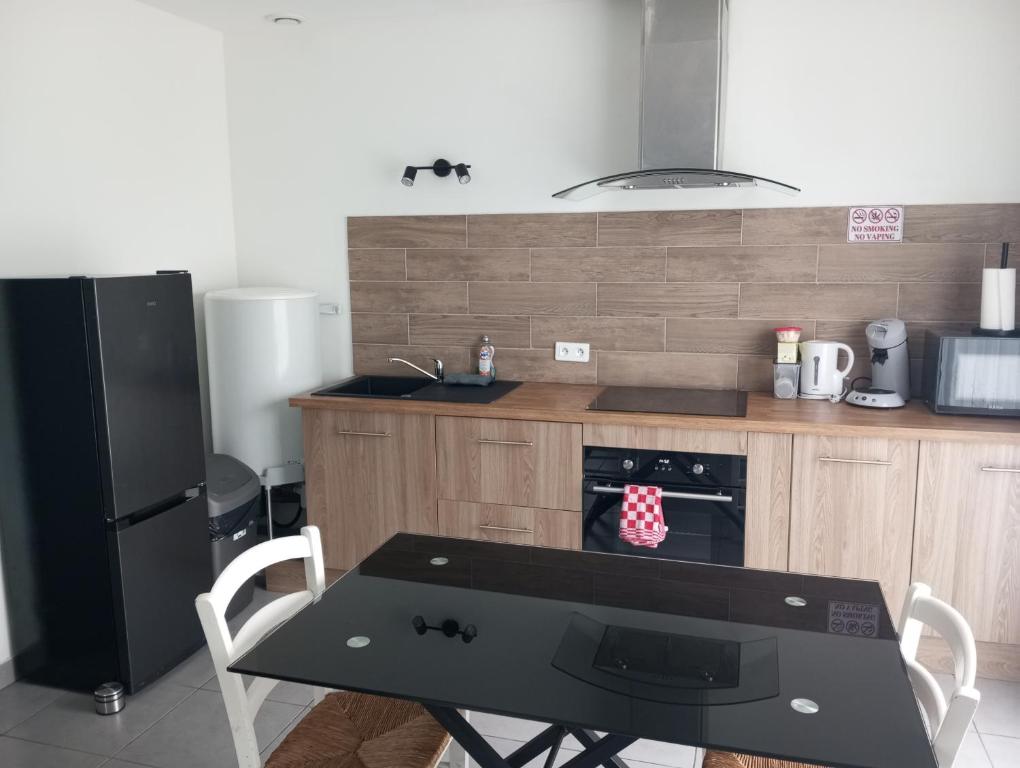 Køkken eller tekøkken på charmant T2 la soie avec place de parking