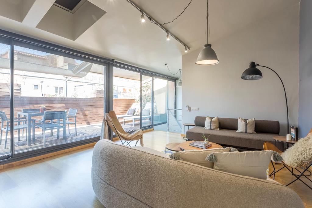 Apartment Barcelona Rentals - 3 bedroom penthouse with large terrace