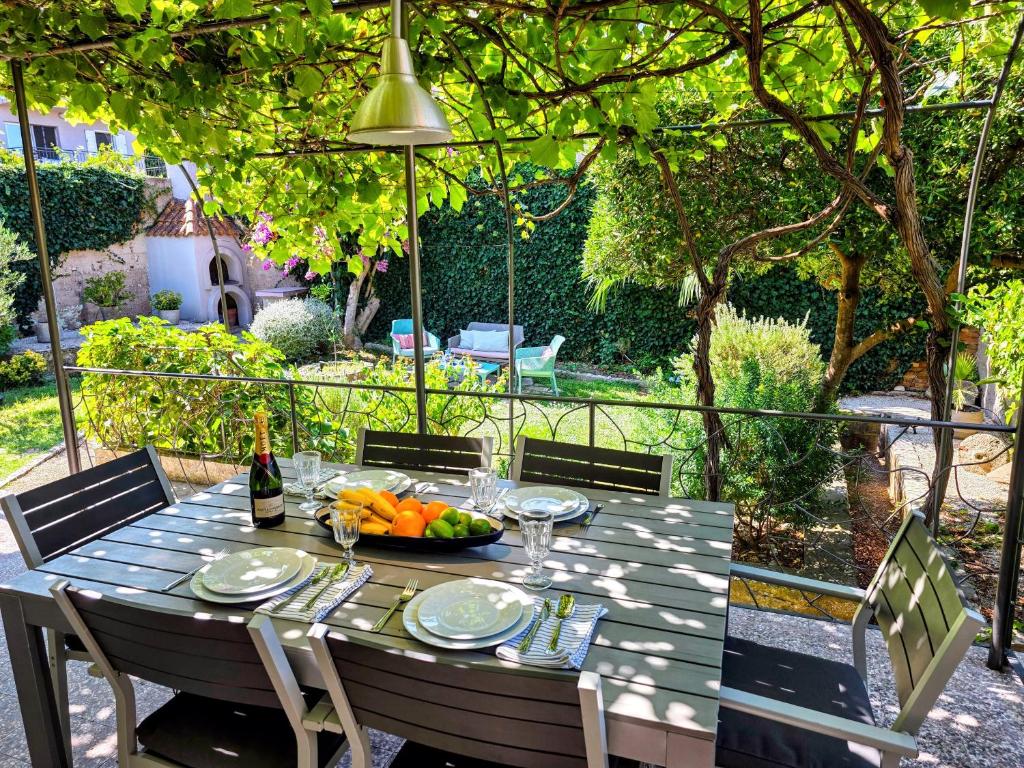 Zahrada ubytování Villa Franca - with private garden, near beach