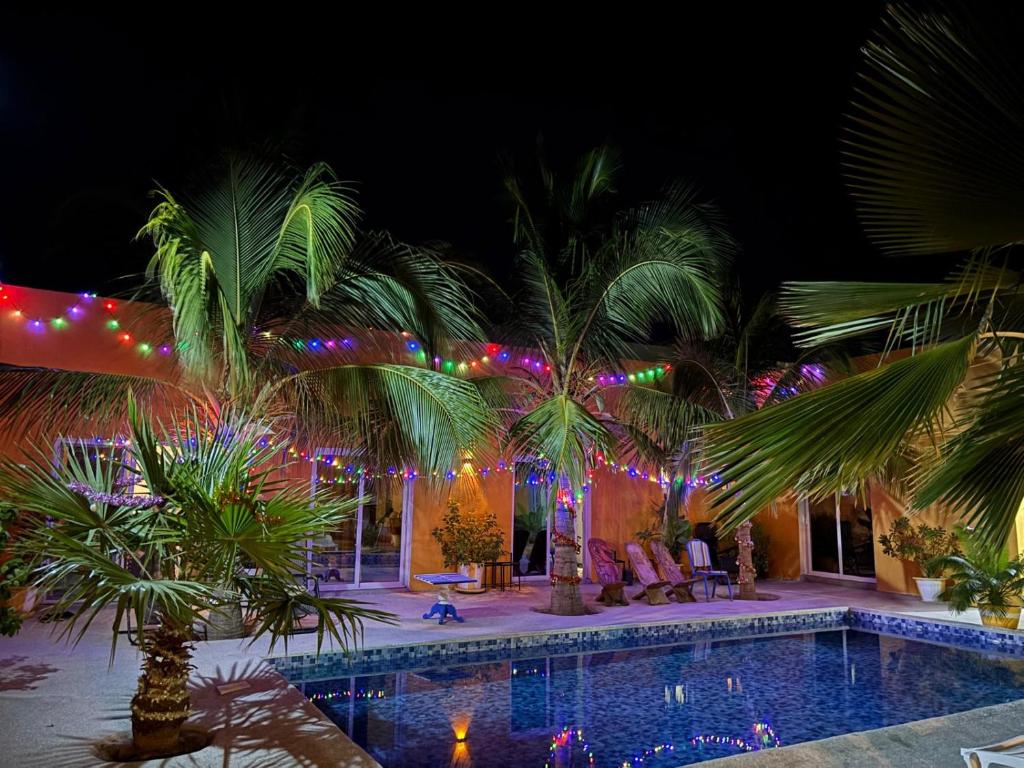 Swimmingpoolen hos eller tæt på Hôtel Colibri Lac Rose