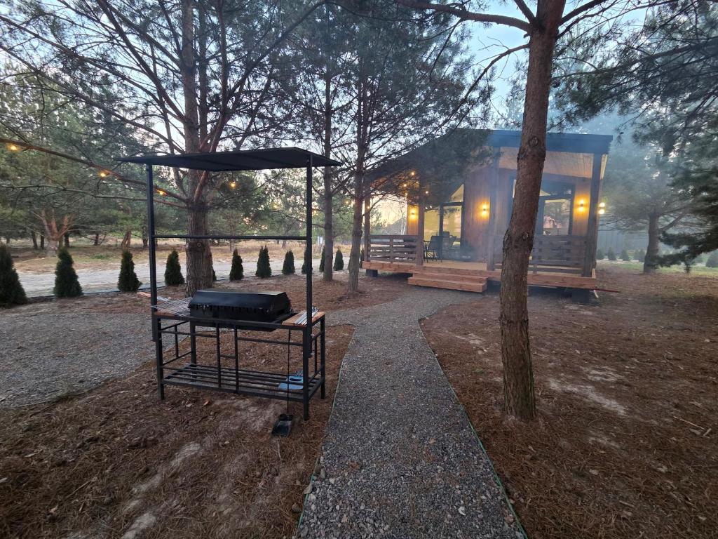 Vườn quanh Equi Lis - будиночки для відпочинку