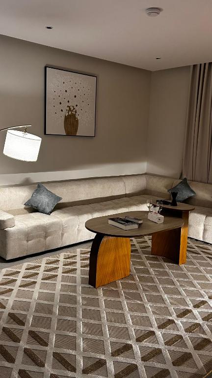 a living room with a couch and a coffee table at مارڤت للإيجار اليومي in Hafr Al-Batin