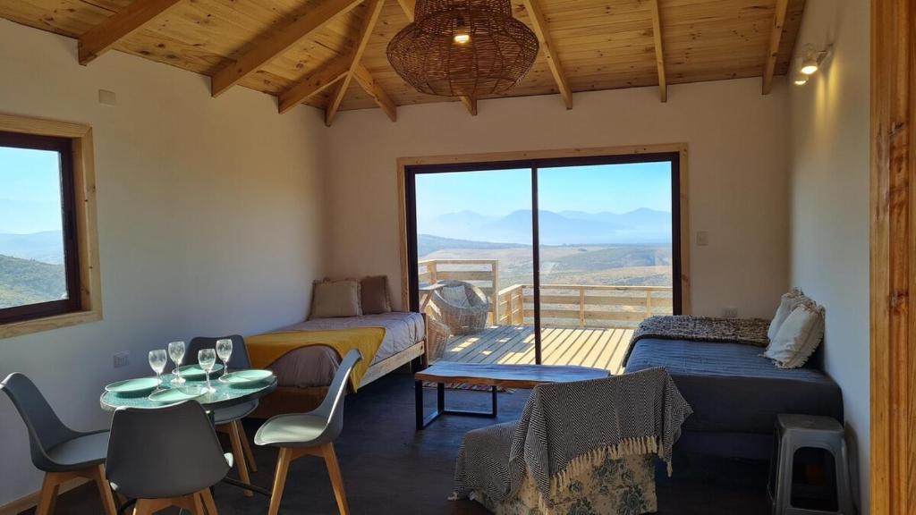 En generel udsigt til bjerge eller udsigt til bjerge taget fra feriehuset